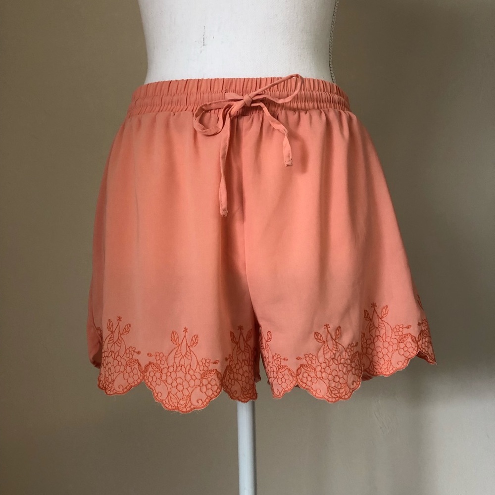 Mine Pull-on Short with Floral Embroidery